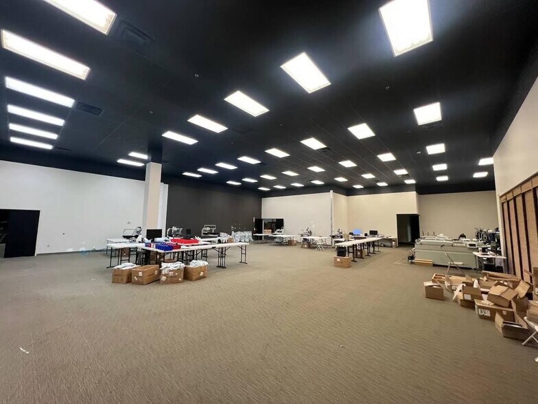 More Photos Of 6580 Jimmy Carter Blvd, Peachtree Corners Distribution For Lease