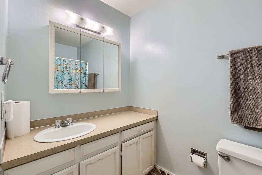 More Photos Of 9 Lansing St, Aurora Apartments For Sale