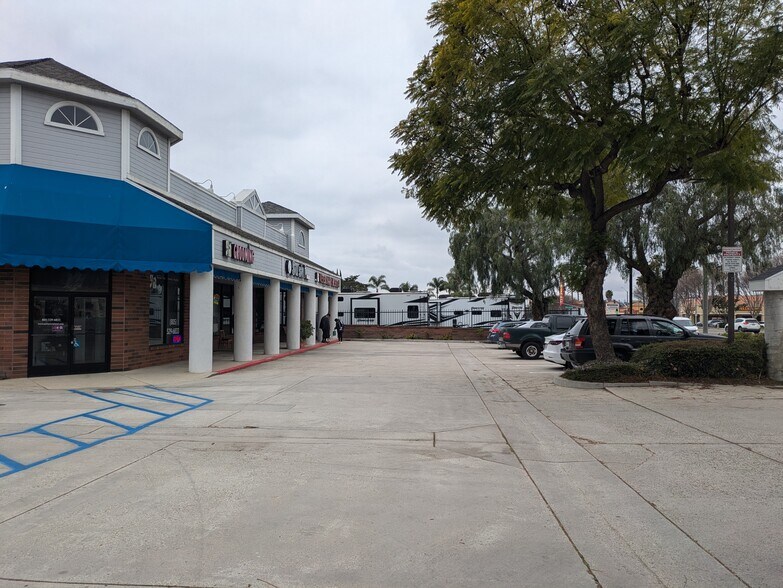 More Photos Of 476 W Los Angeles Ave, Moorpark Auto Repair For Lease