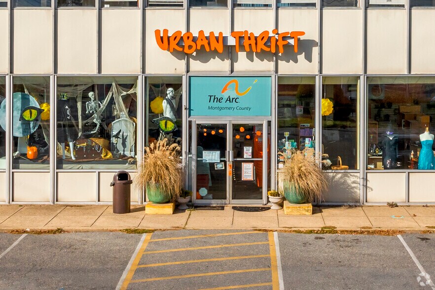 More Photos Of 10730 Connecticut Ave, Kensington Storefront Retail Office For Sale