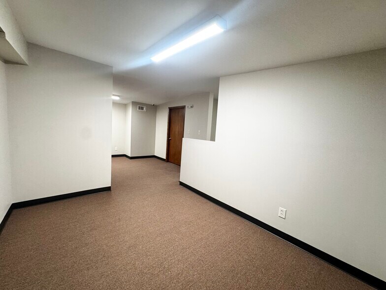 More Photos Of 9215 Thomasville Dr, Houston Warehouse For Lease