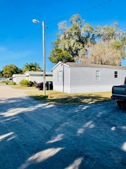 More Photos Of 102 Little Pepper Ln, Seffner Manufactured Housing Mobile Home Park For Sale