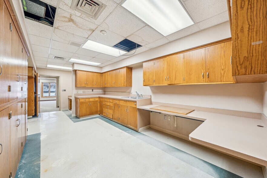 More Photos Of 309 Jefferson Ave SW, Watertown Medical For Sale