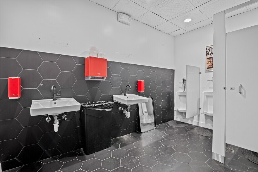 More Photos Of 332 E 1st St, Tulsa Restaurant For Lease