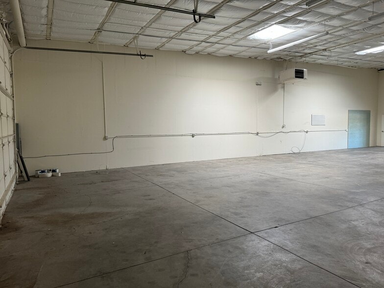 More Photos Of 872 Cottonwood Ln, Fernley Flex For Lease