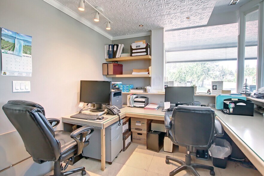 More Photos Of 1909 17th Ave SW, Calgary Office For Lease