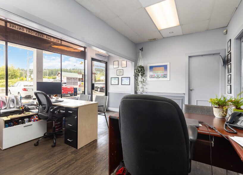 More Photos Of 9139 E Saanich Rd, North Saanich Auto Dealership For Sale