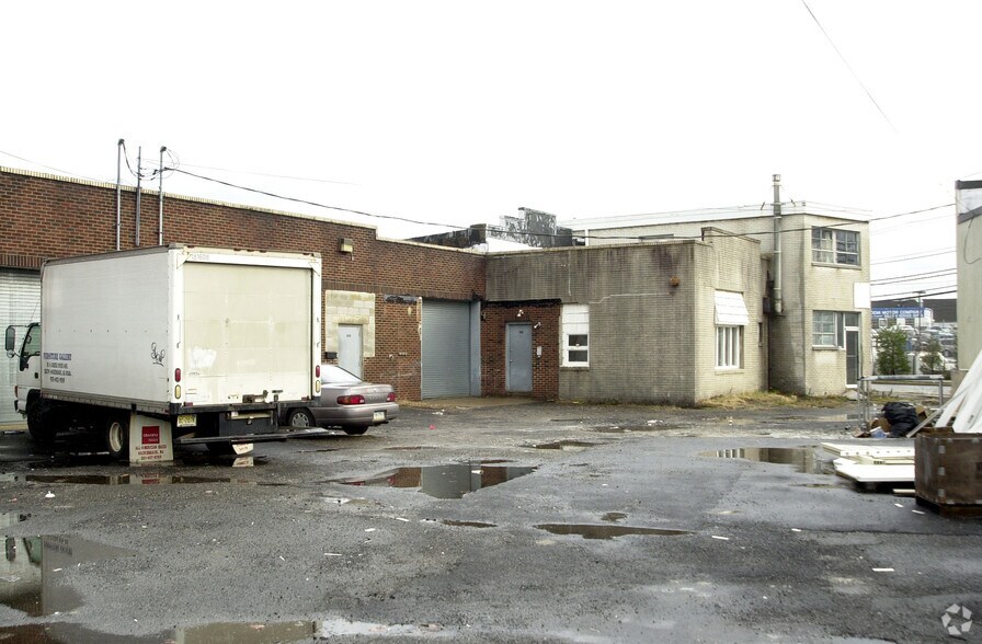 More Photos Of 80 Saddle River Rd, South Hackensack Warehouse For Lease