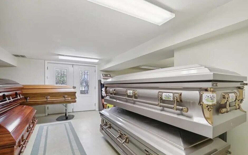 More Photos Of 700 S White Horse Pike, Audubon Specialty For Sale