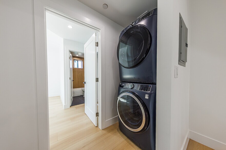 More Photos Of 2938 S Sycamore Ave, Los Angeles Apartments For Sale
