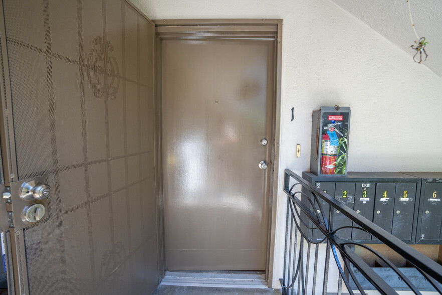 More Photos Of 1434 15th St, Santa Monica Apartments For Sale