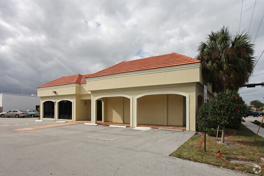 More Photos Of 3896 N Federal Hwy, Lighthouse Point Medical For Lease