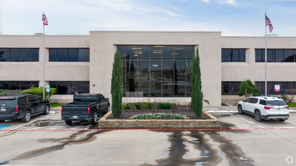 More Photos Of 1400 Everman Pky, Fort Worth Warehouse For Lease