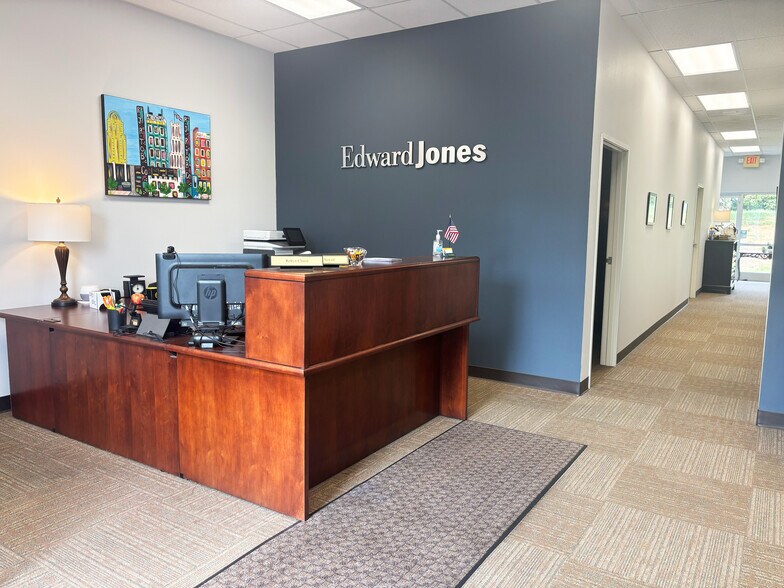 More Photos Of 2516-2522 Somerset Center Dr, Winston-Salem General Retail For Lease