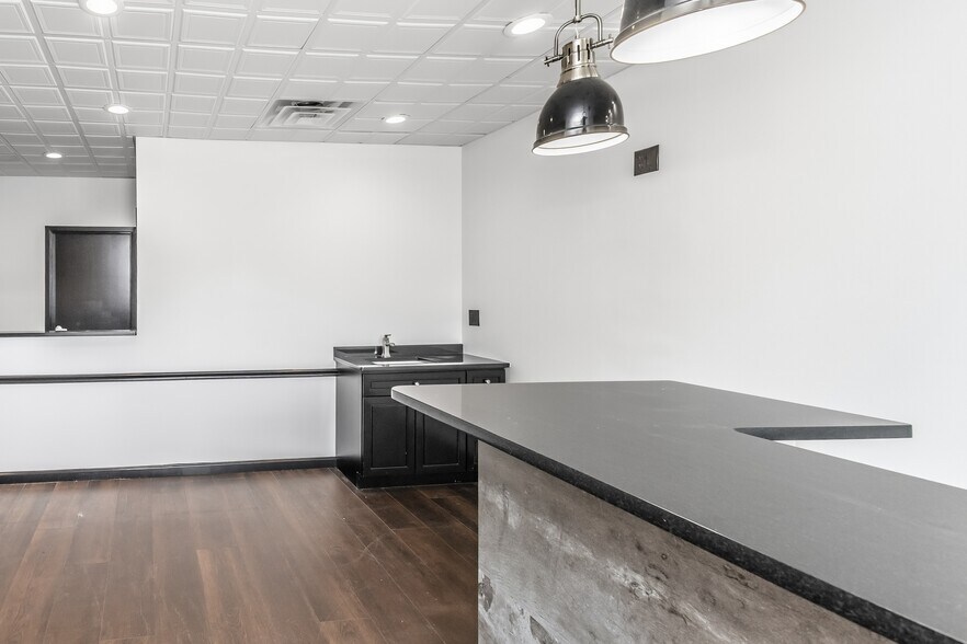 More Photos Of 816 Hempstead Tpke, Franklin Square Office For Lease