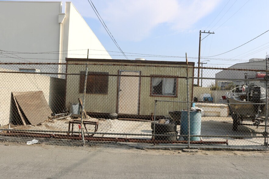 More Photos Of 16459 Illinois Ave, Paramount Land For Sale