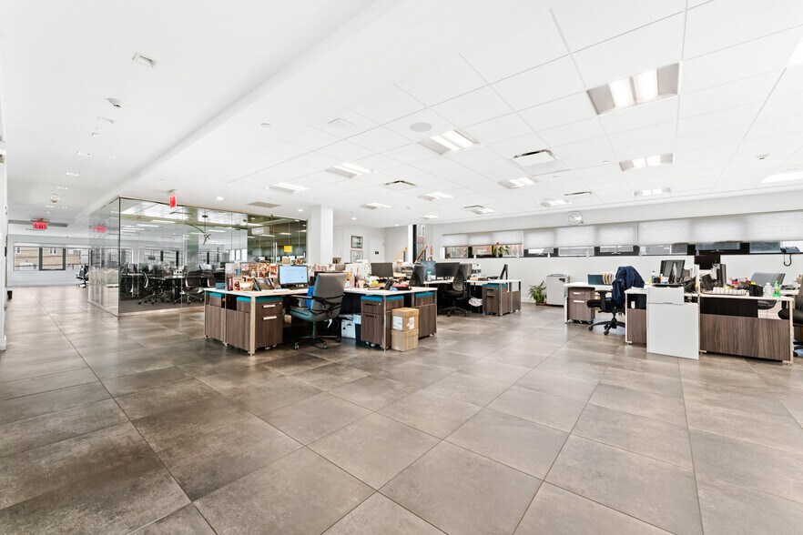 More Photos Of 33-53 62nd St, Woodside Warehouse For Lease