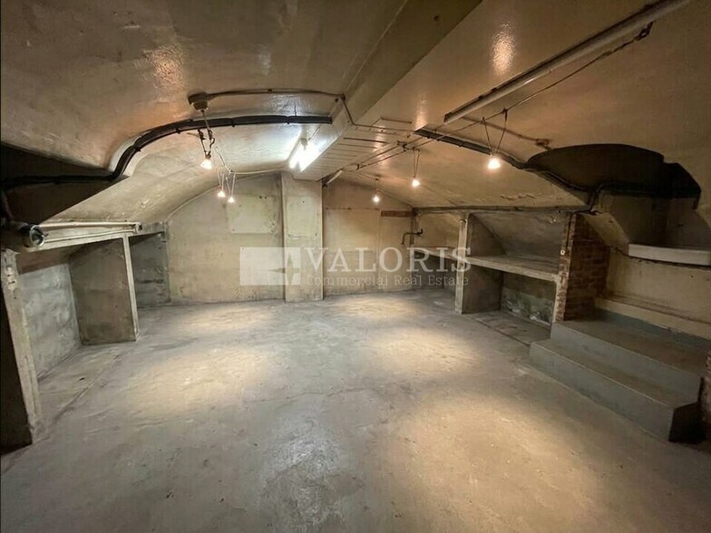 More Photos Of 3 Rue Colonel Chambonnet, Lyon General Retail For Sale