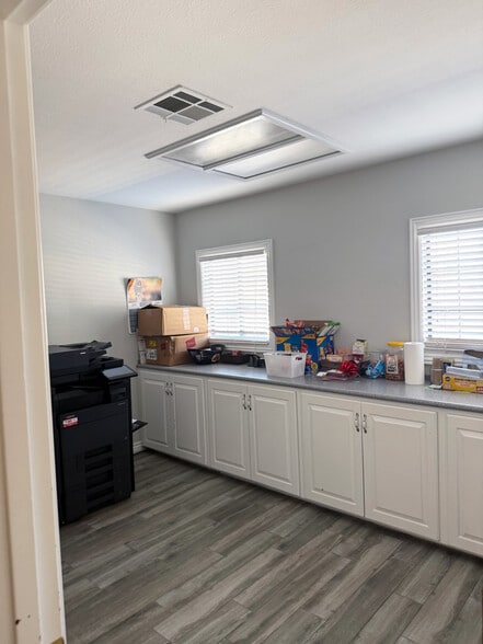 More Photos Of 810 E Charleston Blvd, Las Vegas Office For Sale