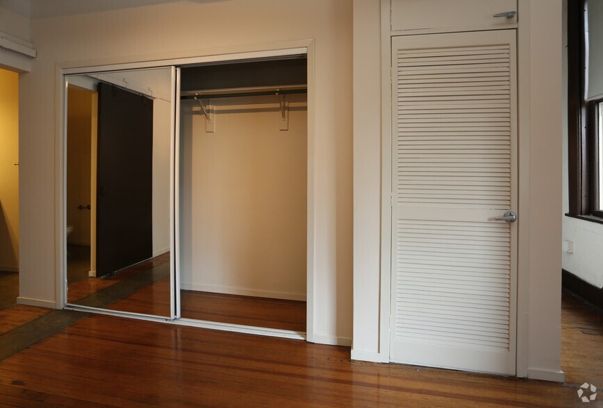 More Photos Of 1623 Main St, Dallas Apartments For Lease