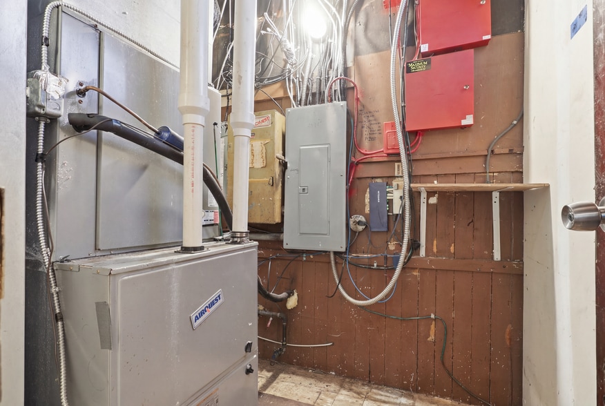 More Photos Of 2081 Niagara St, Buffalo Restaurant For Sale