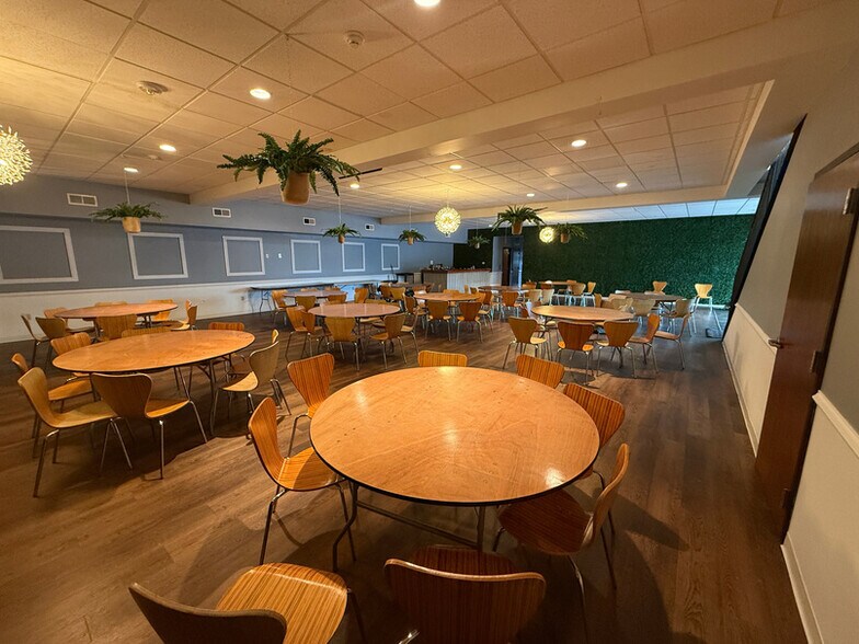 More Photos Of 69 Mont Chateau Rd, Morgantown Restaurant For Sale