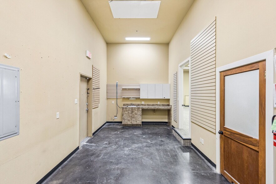 More Photos Of 207 E Byron Nelson Blvd, Roanoke Storefront Retail Office For Sale