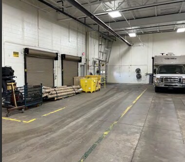 More Photos Of 1045 Hickory St, Pewaukee Warehouse For Lease