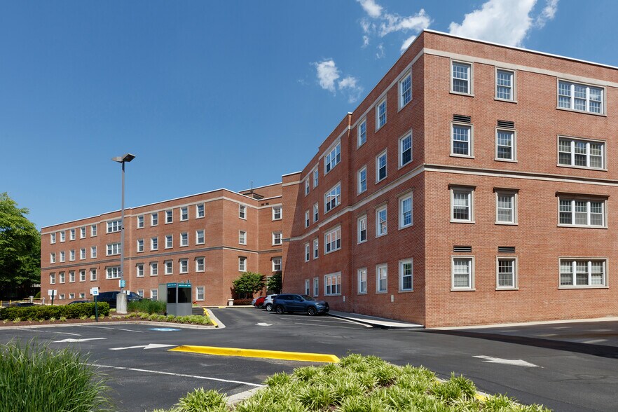 More Photos Of 4910 Massachusetts Ave NW, Washington Office For Sale