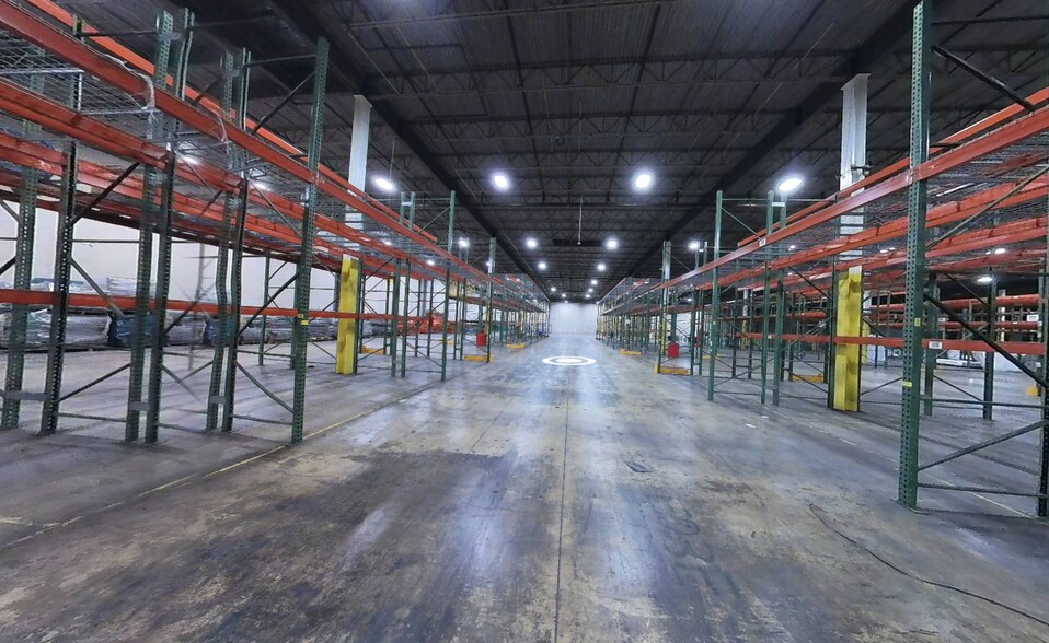 More Photos Of 1 Truman Dr S, Edison Warehouse For Lease