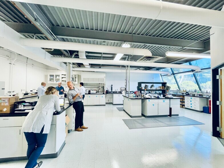 More Photos Of 11 Deer Park Dr, Monmouth Junction Research And Development For Lease