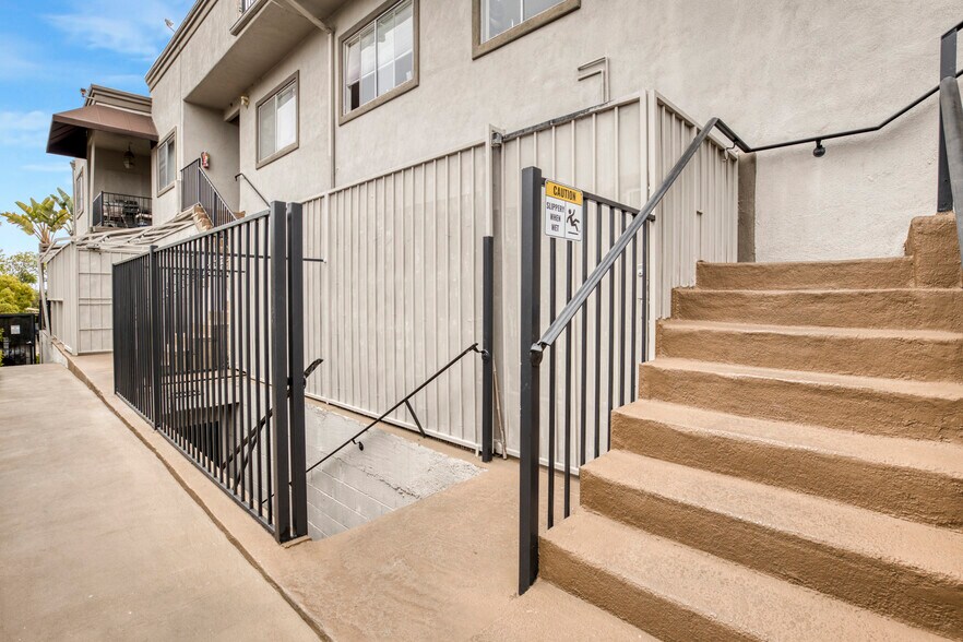 More Photos Of 1837 18th St, Santa Monica Apartments For Sale