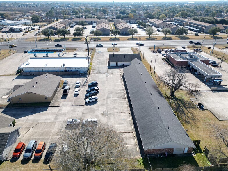 More Photos Of 2100 Highway 365, Nederland Medical For Sale