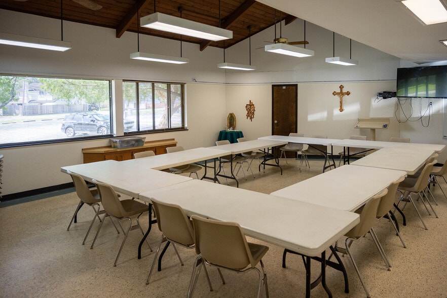 More Photos Of 11011 Hall Rd, Houston Religious Facility For Sale