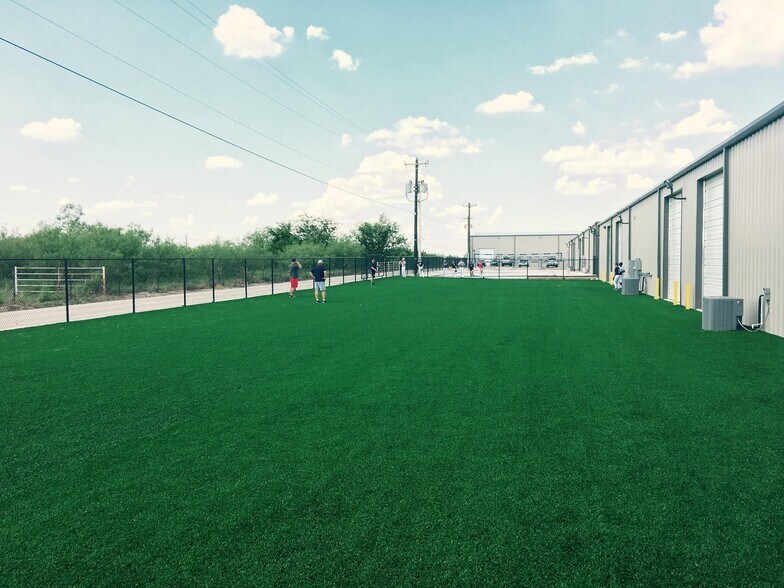 More Photos Of 2163 Golden Heights Rd, Fort Worth Warehouse For Lease
