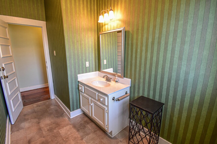 More Photos Of 2606 8th St, Tuscaloosa Office For Sale