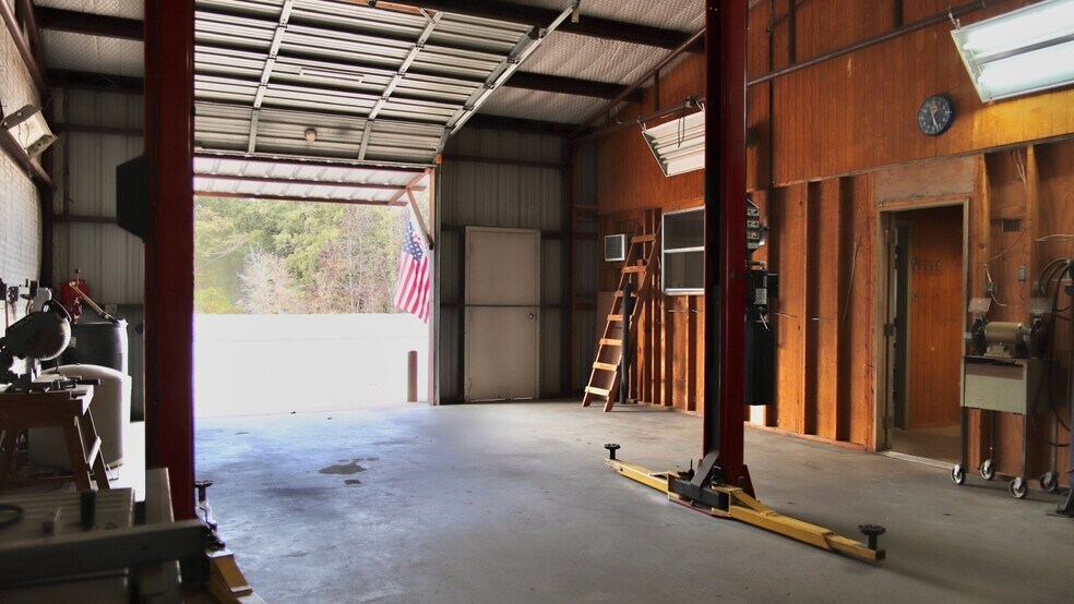 More Photos Of 645 NW 564 loop, Mineola Auto Repair For Lease