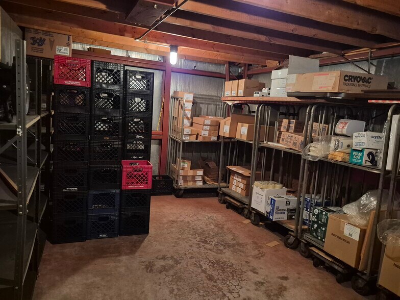 More Photos Of 118 N 4th St, Abbotsford General Retail For Sale