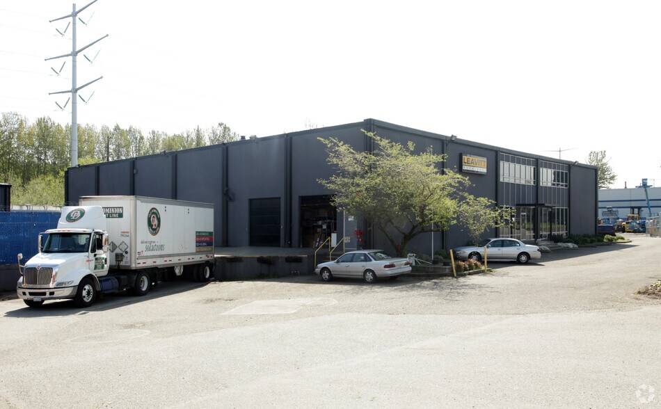 More Photos Of 17300 W Valley Hwy, Tukwila Warehouse For Lease