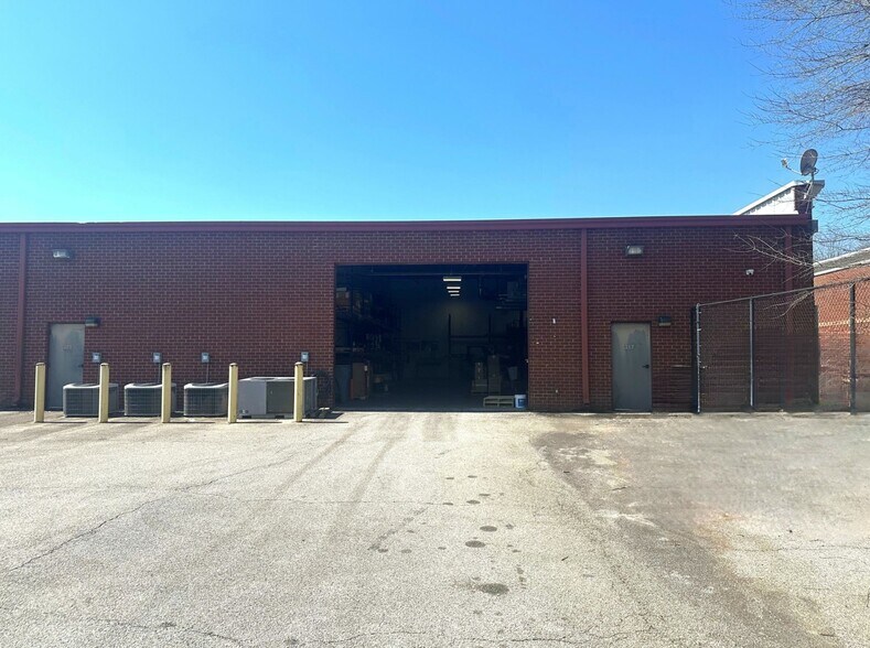 More Photos Of 317-329 Westridge Pky, Mcdonough Showroom For Lease