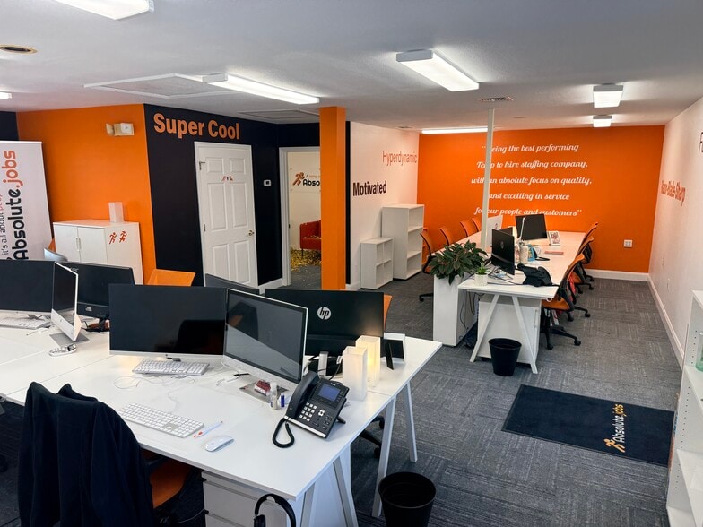 More Photos Of 310 Doris Dr, Lakeland Office For Sale