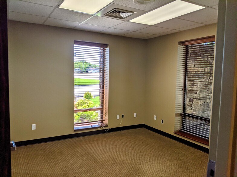 More Photos Of 1919 Fitz Ln, Nixa Drugstore For Lease