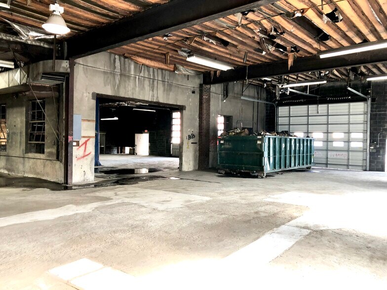 More Photos Of 262 Goffle Rd, Hawthorne Service For Lease