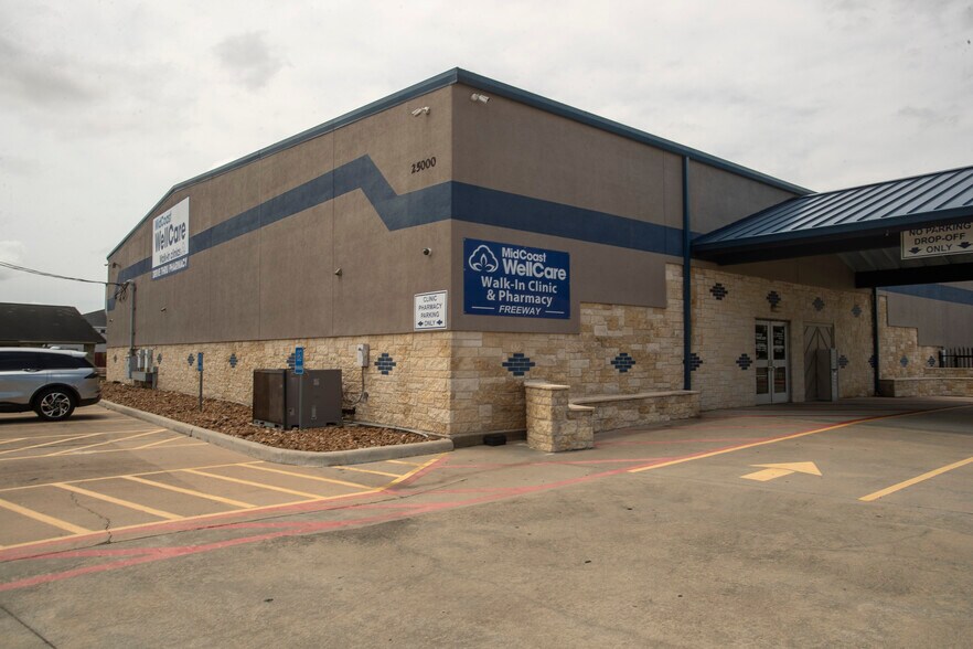 More Photos Of 25000 US 59 Rd, El Campo Flex For Sale