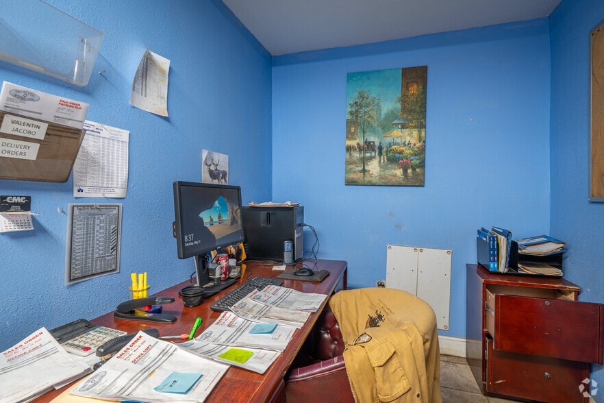 More Photos Of 909 Marcella St, Houston Warehouse For Sale