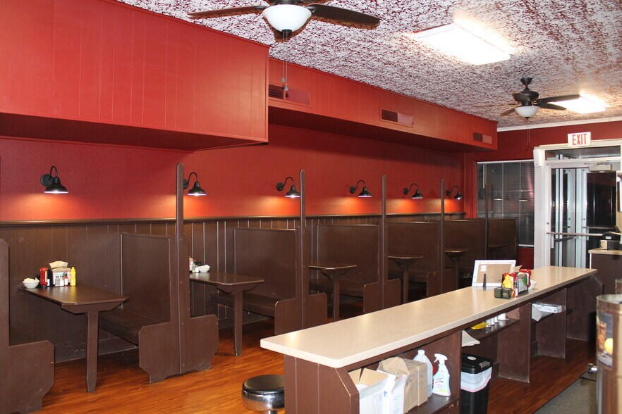 More Photos Of 145 S Main St, Saint Clair Storefront For Sale