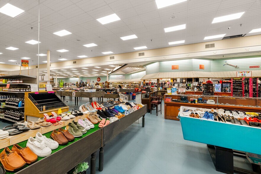 More Photos Of 821 King George Blvd, Savannah Unknown For Lease