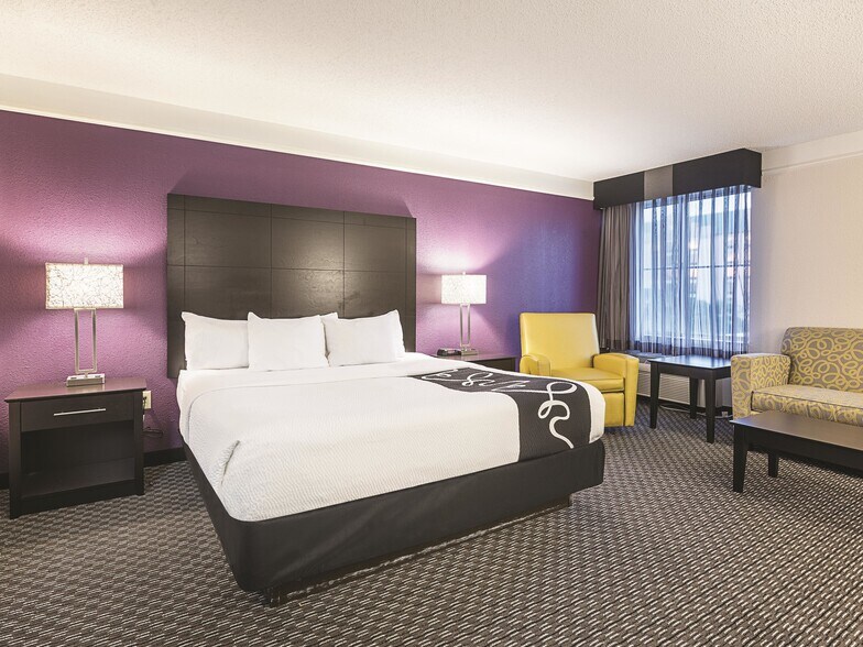 More Photos Of 2926 Tulare St, Fresno Hotel For Sale