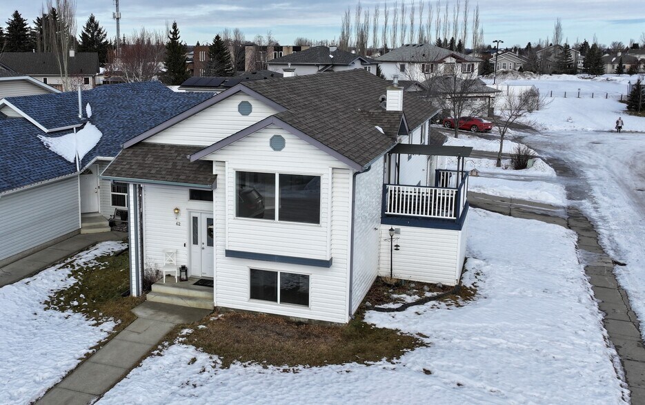 More Photos Of 62 Landsdowne Dr, Spruce Grove Daycare Center For Sale