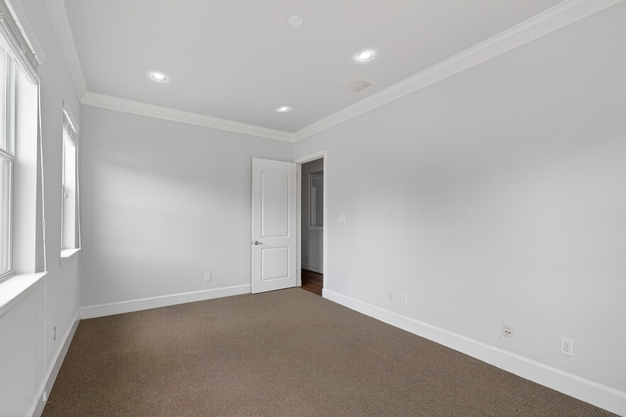 More Photos Of 25511 Budde Rd, The Woodlands Office For Sale